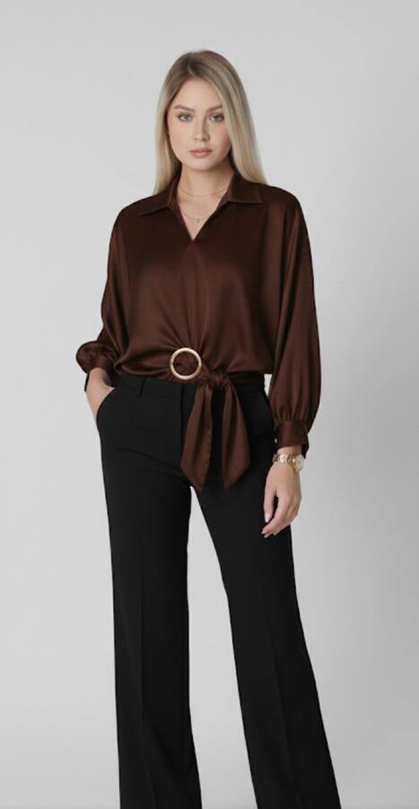Blusa in raso con fibbietta