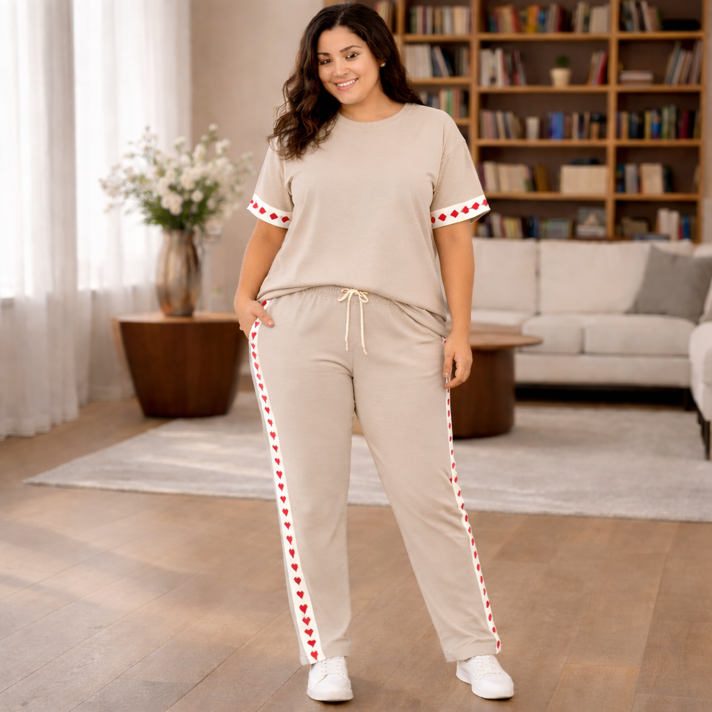 Completo Relax Curvy con Dettagli Cuori e Vestibilità Morbida