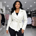 Giacca curvy in ecopelle con cintura