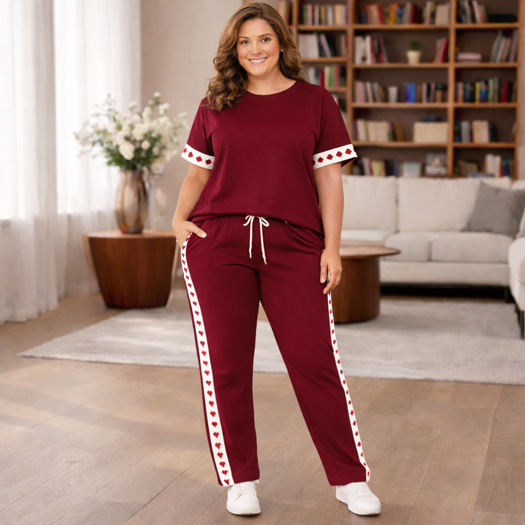 Completo Relax Curvy con Dettagli Cuori e Vestibilità Morbida