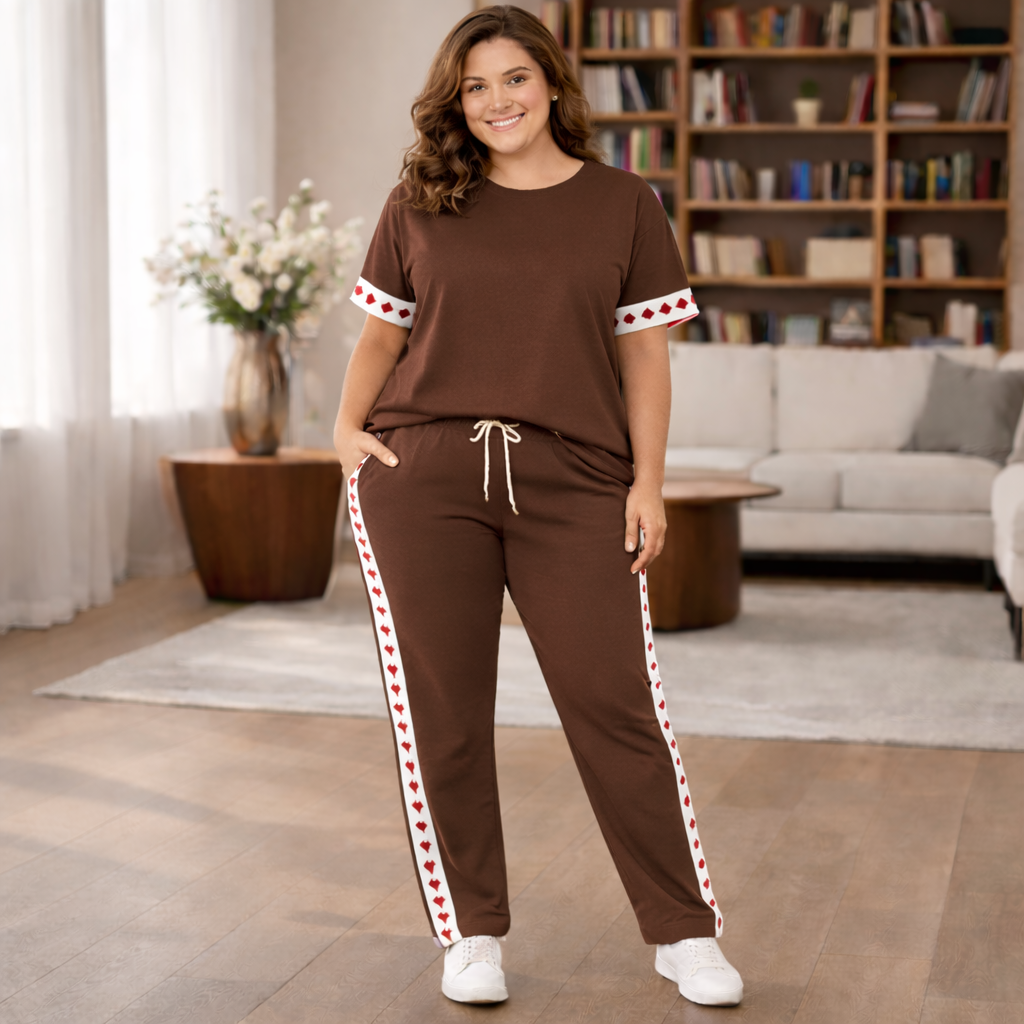 Completo Relax Curvy con Dettagli Cuori e Vestibilità Morbida