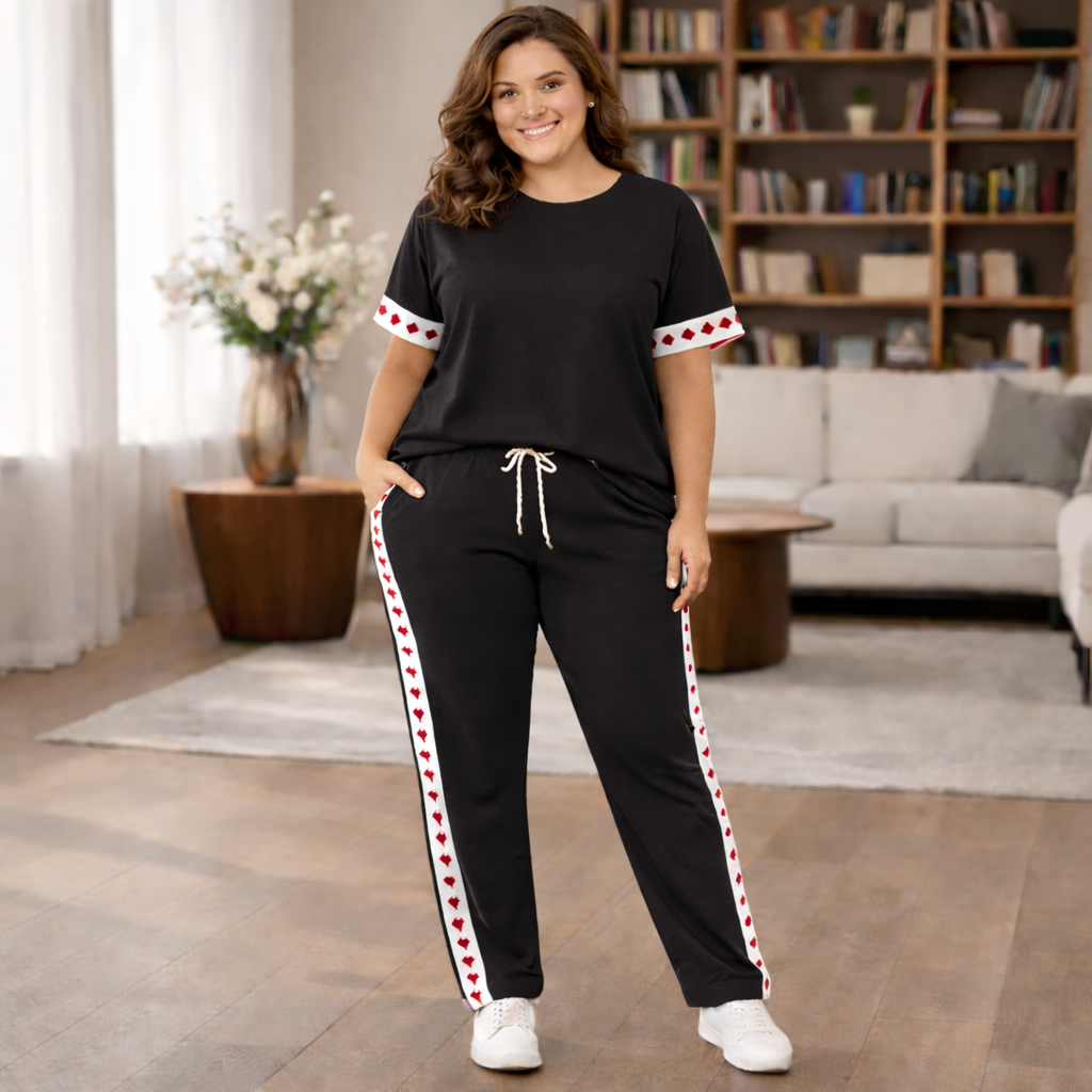 Completo Relax Curvy con Dettagli Cuori e Vestibilità Morbida