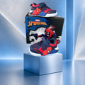 Passi da supereroe: le scarpe di Spider-Man per piccoli campioni 🕷️👟