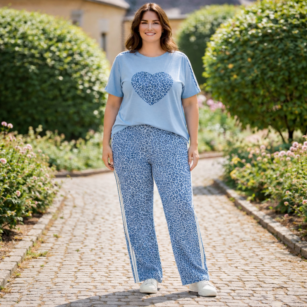 Tuta Due Pezzi Curvy con Cuore Leopardato e Vestibilità Morbida