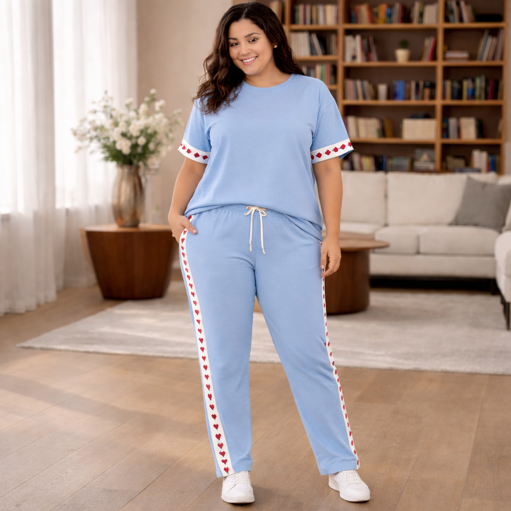 Completo Relax Curvy con Dettagli Cuori e Vestibilità Morbida